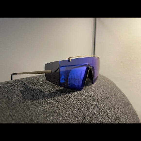 Quay Transcend Sunglasses in Blue - Picture 11 of 11